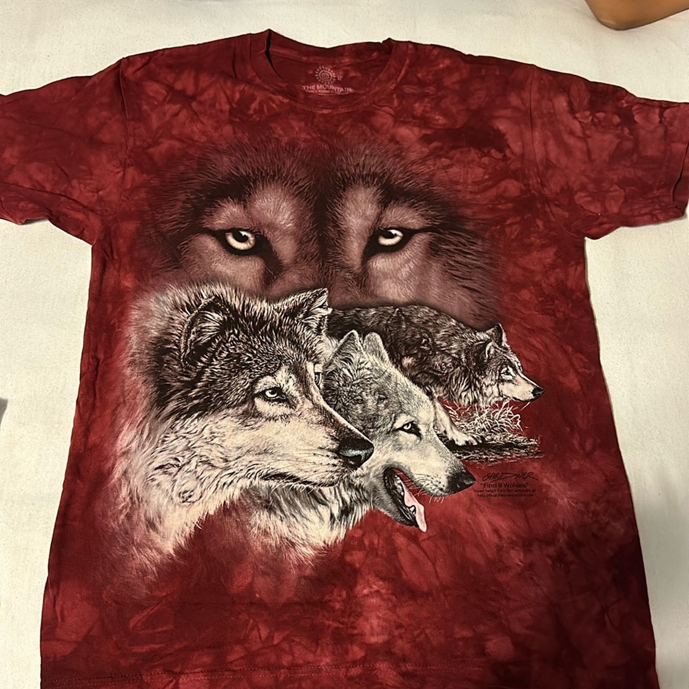 Wolf tee